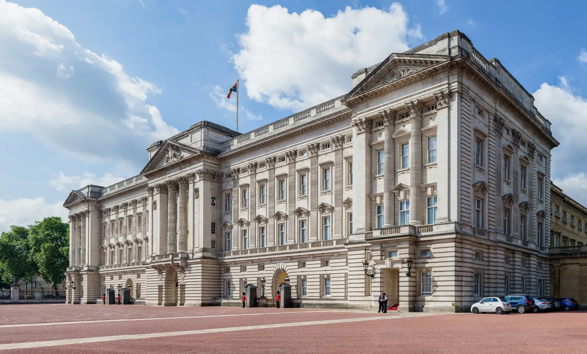 Buckingham Palace on a clear summer day